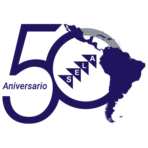 Logo del 50.º aniversario del SELA sobre el mapa de América Latina