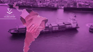 Mapa de América Latina sobre una imagen de puerto, con el logo de Fundación Valenciaport
